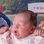 Dünyanın ilk 'Tesla' bebeği: Araba oto pilottayken doğdu!