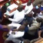 Gana parlamentosunda vekiller tekme tokat birbirine girdi