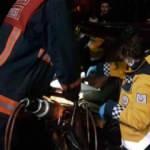 Sakarya'da hafif ticari ara&ccedil; ile otomobil &ccedil;arpıştı; 7 yaralı 