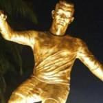 Cristiano Ronaldo'nun heykeli ülkeyi ikiye böldü