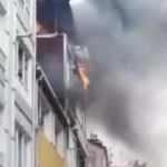 Fatih'te 4 katlı binanın teras katı yandı