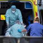 Avrupa &uuml;lkesi diken &uuml;st&uuml;nde: Bir g&uuml;nde 57 bin yeni korona vakası!