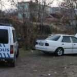 &Ccedil;aldıkları otomobilde pizza yerken yakalandılar