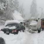 Kar yağışı nedeniyle arabasında mahsur kalan 21 kişi hayatını kaybetti