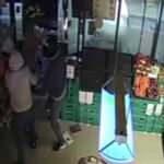 Arsız hırsızlar yakayı ele verdi! &Ccedil;etenin bir elemanı yakalandı