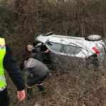 D-140 karayolunda kontrolden &ccedil;ıkan ara&ccedil; tarlaya u&ccedil;tu: 2 yaralı 