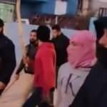 Döner bıçakları ve sopalarla sokakta yürüyen Suriyeliler sınır dışı edildi