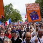 Fransa'da protestoların kaynağı olan "aşı kartı" yasası kabul edildi