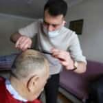 G&uuml;m&uuml;şhane&rsquo;de &uuml;niversite &ouml;ğrencileri iyiliğe makas sallıyorlar