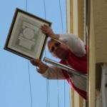 'Her şeyi itfaiyeye bırakmamak lazım' dedi ve ayet yazılı çerçeve ile dua etti