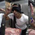 Nusret'in bıçakla imtihanı olay oldu! Gözlerini bağlayıp bıçağı...