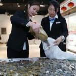 Otomobil satın aldı! Parasını 170 torba bozuk parayla ödedi