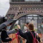 Paris’te maske takma zorunluluğu kaldırıldı