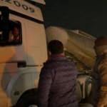 Karda mahsur kalanları yalnız bırakmadılar! Kumanya ikram ettiler