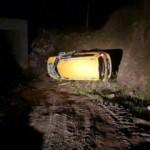 Tire’de taksi uçuruma yuvarlandı: 3 yaralı