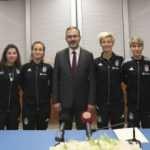  Bakan Kasapoğlu, Beşiktaş Kadın Futbol Takımı’nı kabul etti