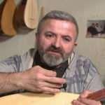 Ağaca ruh katan adam