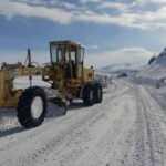  Erzincan&rsquo;da kar teyakkuzu s&uuml;r&uuml;yor! Kapanan yollar ulaşıma a&ccedil;ılıyor