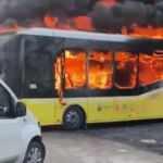 Esenyurt'ta İETT otob&uuml;s&uuml; alev alev yandı