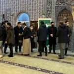 Hollanda'da y&uuml;zlerce gen&ccedil; sabah namazında buluştu