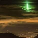 İstanbul'a meteor mu d&uuml;şt&uuml;! G&ouml;ktaşı g&ouml;r&uuml;nt&uuml;s&uuml; bomba etkisi yarattı