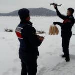 Konya&rsquo;da adada mahsur kalan &ccedil;ift&ccedil;ilere dronla yardım ulaştırıldı 