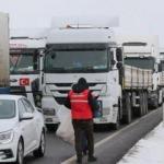 Aksaray&rsquo;da zorunlu bekleyişte sıcak &ccedil;orba ile ısındılar