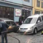 Denizli&rsquo;de tarihi yol &ccedil;&ouml;kt&uuml;! 2 ara&ccedil; mahsur kaldı 