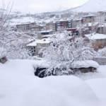 Hakkari&rsquo;de ulaşıma kar engeli! Y&uuml;zlerce yol ulaşıma kapandı 