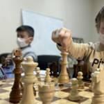 Hastalığı beynini olumsuz etkilemesin diye başladığı satrançta il birincisi oldu