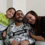 Yatağa bağımlı gazi eşini, sevgisiyle hayata bağlıyor