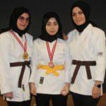 Erzurum'da görme engelli 3 genç kız evde antrenman yaparak judoda altın madalya kazandı