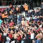 Karag&uuml;mr&uuml;k taraftarı soyunarak Viviano'ya destek verdi