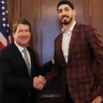 ABD'li Senatör'den FETÖ'cü Enes Kanter'e: O'na eşlik edelim