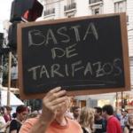 Arjantin'de binlerce kişi sosyal yardımlar i&ccedil;in sokaklara d&ouml;k&uuml;ld&uuml;