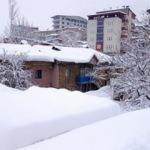 Hakkari'de karla m&uuml;cadele devam ediyor  