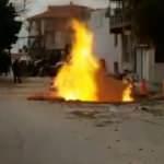 Hasar alan doğal gaz borusu tutuştu! Kısa s&uuml;rekli panik yaşandı