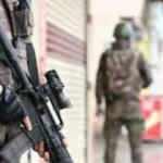 İzmir'de FETÖ operasyonu: Çok sayıda silahla doküman ele geçirildi