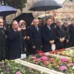 Mustafa Sarıg&uuml;l ve partililer Necmettin Erbakan'ı mezarı başında andı