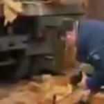 Ukrayna ordusu halka silah ve mühimmat dağıttı