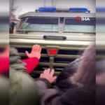 Herson halkı Rus tankına ge&ccedil;it vermedi: "Evinize d&ouml;n&uuml;n"