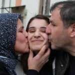 Ukrayna'da mahsur kalan Türk öğrenci Merve ailesine kavuştu