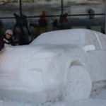 TOGG ve milli muharip u&ccedil;ağın kardan heykelini yaptılar