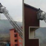 Okul &ccedil;atısında mahsur kalan g&uuml;vercinin imdadına itfaiye koştu