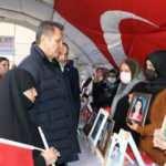 Mustafa Sarıg&uuml;l Diyarbakır&rsquo;da evlat n&ouml;betindeki aileleri ziyaret etti