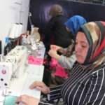 Bitlis&rsquo;te kadınlar kendi kıyafetlerini tasarlayarak ev ekonomisine katkı sağlıyor