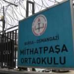 Ali Karahasanoğlu yazdı: Okul m&uuml;d&uuml;r&uuml; kız &ouml;ğrencileri koruyordu