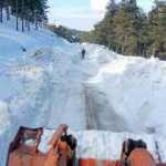 Amanoslar'da karla m&uuml;cadele s&uuml;r&uuml;yor, kapanan yollar a&ccedil;ılıyor