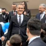 Bakan Özer'i gülümseten istek: Müzikten bırakıyorlar, sınıfta kalma olmasın!