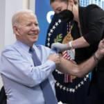 ABD Başkanı Biden'a 4. doz aşısı canlı yayında yapıldı